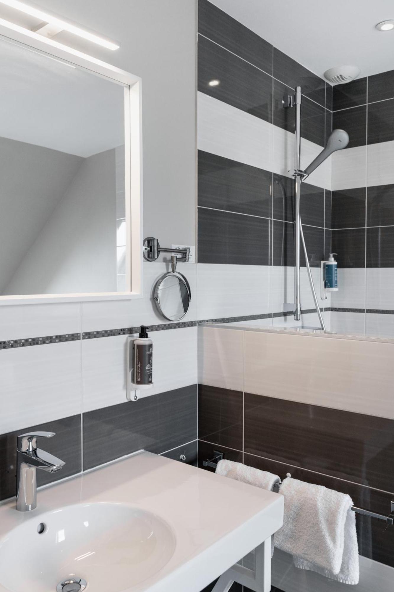 Hotel Spa De La Citadelle Lorient Port-Louis Zewnętrze zdjęcie